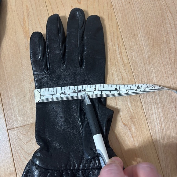 Laura Biagiotti Lined Black Leather Gloves with Brown Fur Pom Pom on Wrist - Picture 12 of 13